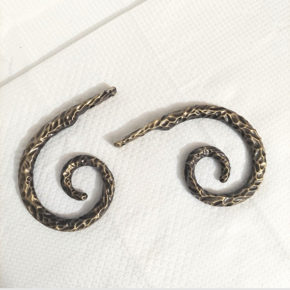 Vintage Brass Swirl Curtain Holders Textured Curly Q Pair Drapes